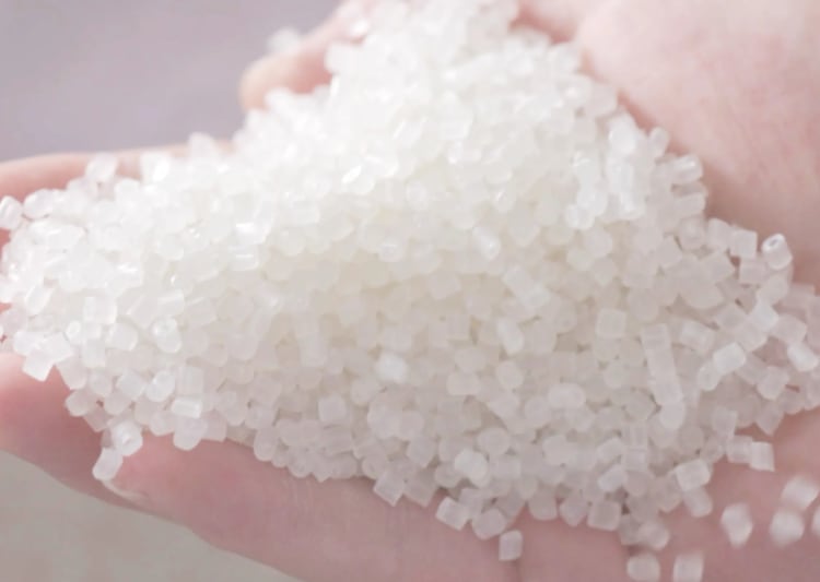 Recyklat PP firmy Re-mall o wysokiej czystości, przezroczystości i niskim zapachu znajduje zastosowanie m.in. w opakowaniach kosmetycznych.