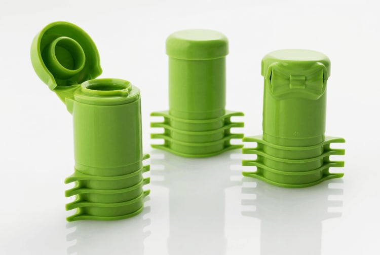 Specjalne wersje zakrętek typu flip-top produkowane na e-mac 380 pokazują, w jaki sposób wysokie liczby gniazd i krótkie czasy cyklu można realizować kosztowo efektywnie przy stabilnej jakości wyprasek.