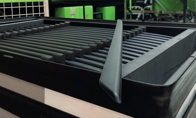 Wieloletnia współpraca między Kraiburg TPE i SaarGummi stanowi podstawę wspólnych projektów rozwojowych w obszarze innowacyjnych i opartych na recyklingu rozwiązań materiałowych dla przemysłu motoryzacyjnego.