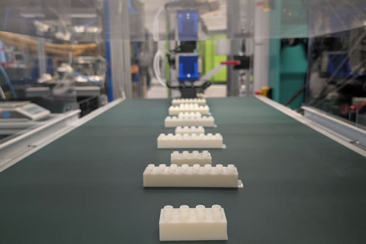 Clamp modules with flow indicators for developing AI-based control systems when using post-consumer recycled materials in the Rezi-KI project. (Photo: Jakob Schüder, SKZ)
