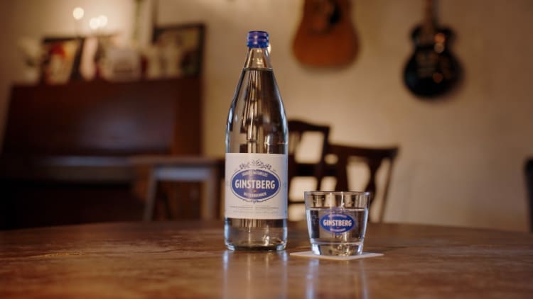 Ginstberg i zamknięcie Amcor do butelek szklanych