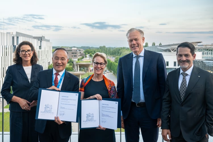 Od lewej: Susanne Wamsler (członkini rady dyrektorów Clariant), profesor Tao Zhang (laureat nagrody 2025), profesor Frances H. Arnold (laureatka nagrody 2026), Conrad Keijzer (prezes Clariant), profesor Thomas Hofmann (prezydent TUM). Fot.: C