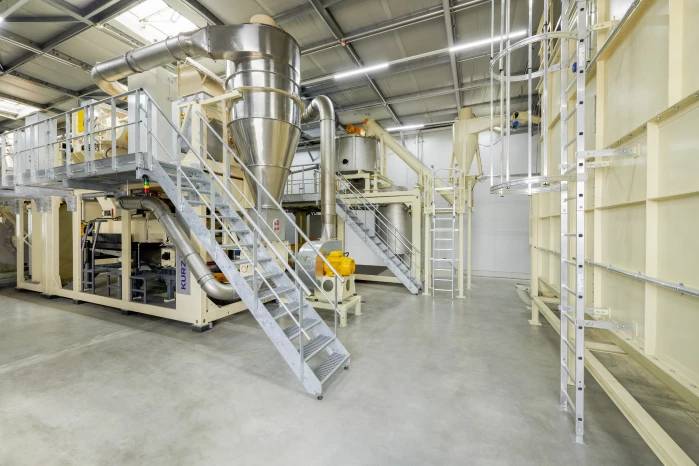Double innovation at Leonhard Kurz: Solar carport and rPET recycling plant now in operation