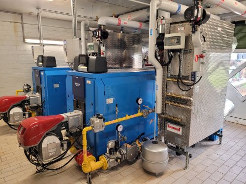 Wastewater treatment facility using Bomat heat exchanger for energy recovery