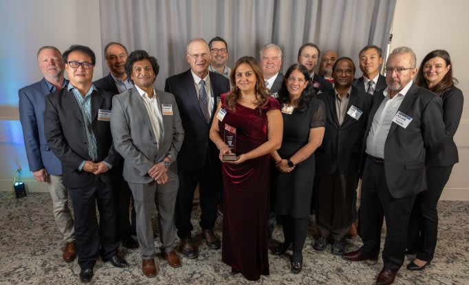 Representatives from General Motors, Schaeffler AG, and Envalior are presented with the 2025 SPE® Automotive Innovation Award (Powertrain Category) for their ultra-thin wall electronic throttle control actuator gear design