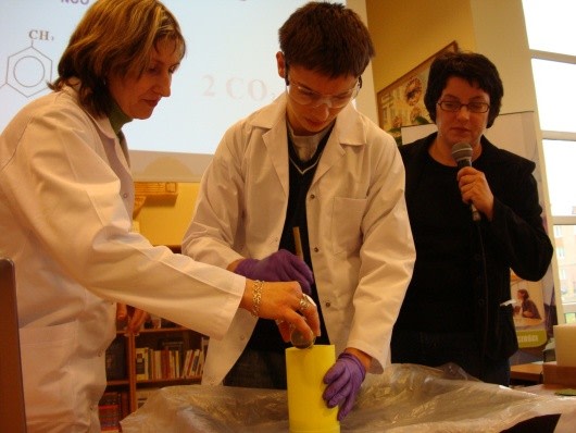 Wykład o tworzywach sztucznych w ChemiParku