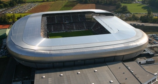 Tworzywo sztuczne na stadiony piłkarskie