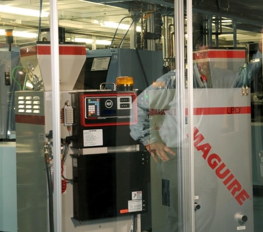 Speed and versatility of vacuum dryers keep molding machines up and running in Mack's new medical cell