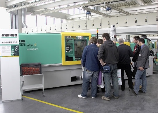 Hybrid drive: Hydraulic injection moulding on the Allrounder 570 A 