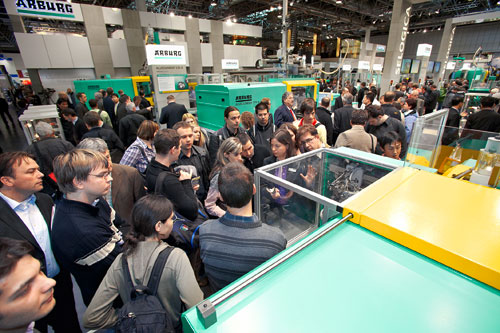 Numerous innovations attracted international trade experts to the Arburg stand.