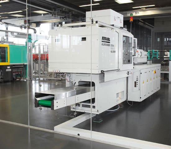 Arburg exhibits compact clean room solutions