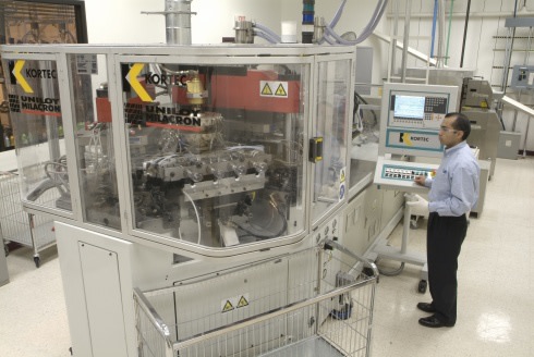 Nowa instalacja do wielokomponentowego wtrysku z rozdmuchem w ośrodku GE PPDC w Pittsfield, Massachussetts