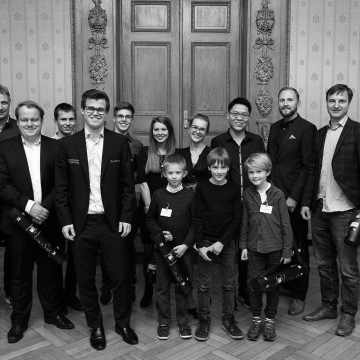 A photo of Magnus Carlsen with other chess players