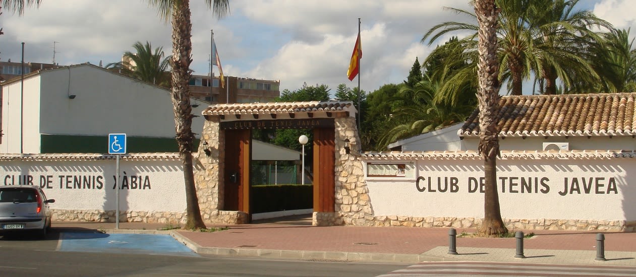 reserva pista en Club tenis Jávea con Playtomic