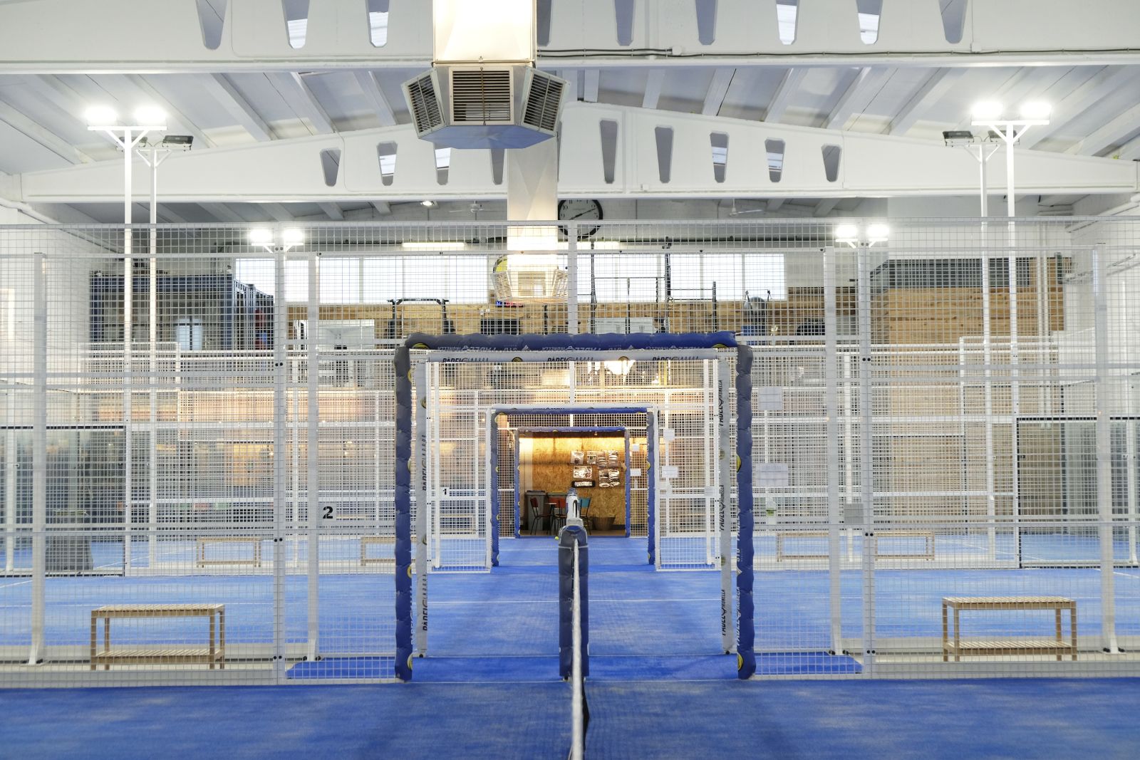 Padel Indoor Gironella padel courts