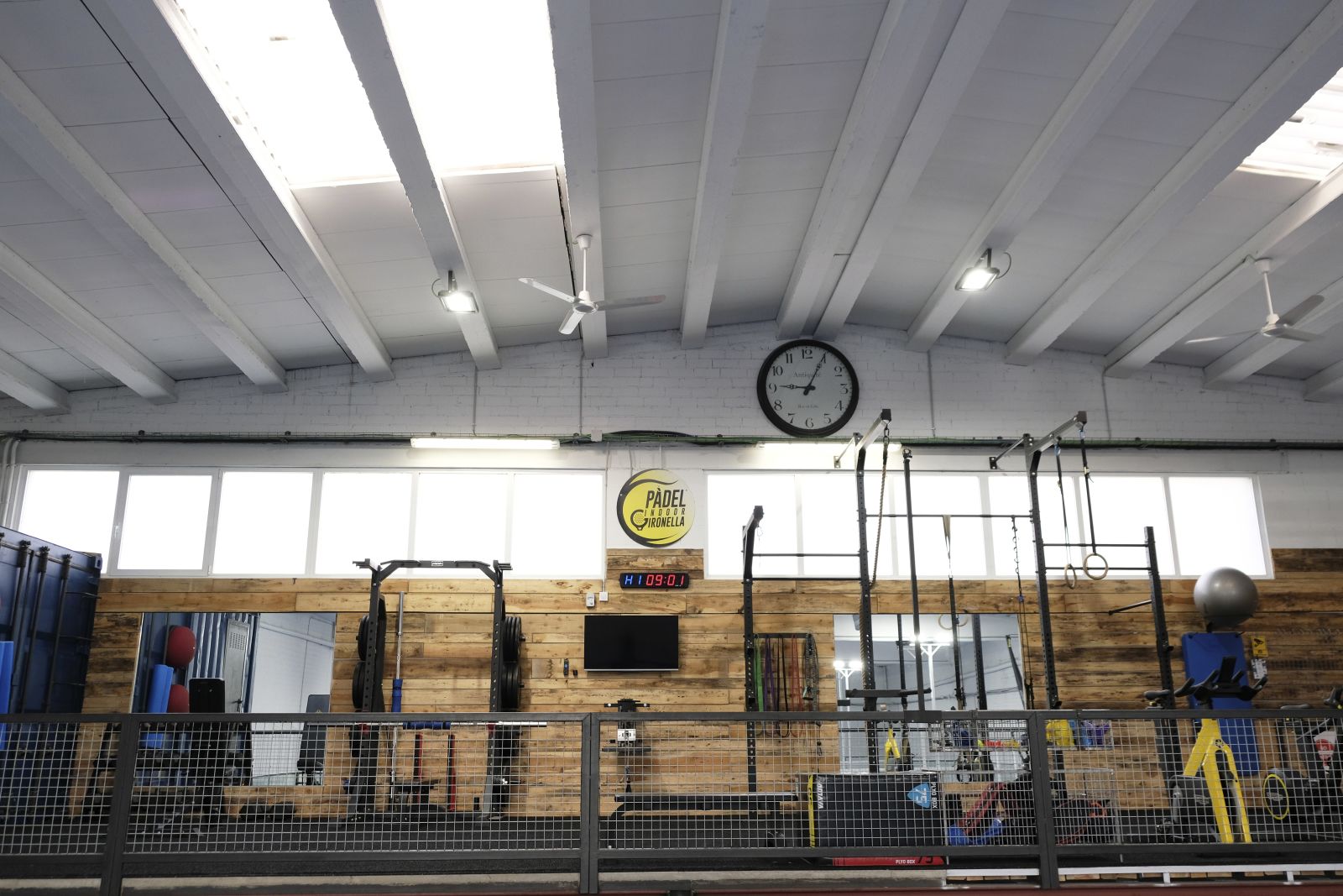 Padel Indoor Gironella padel courts