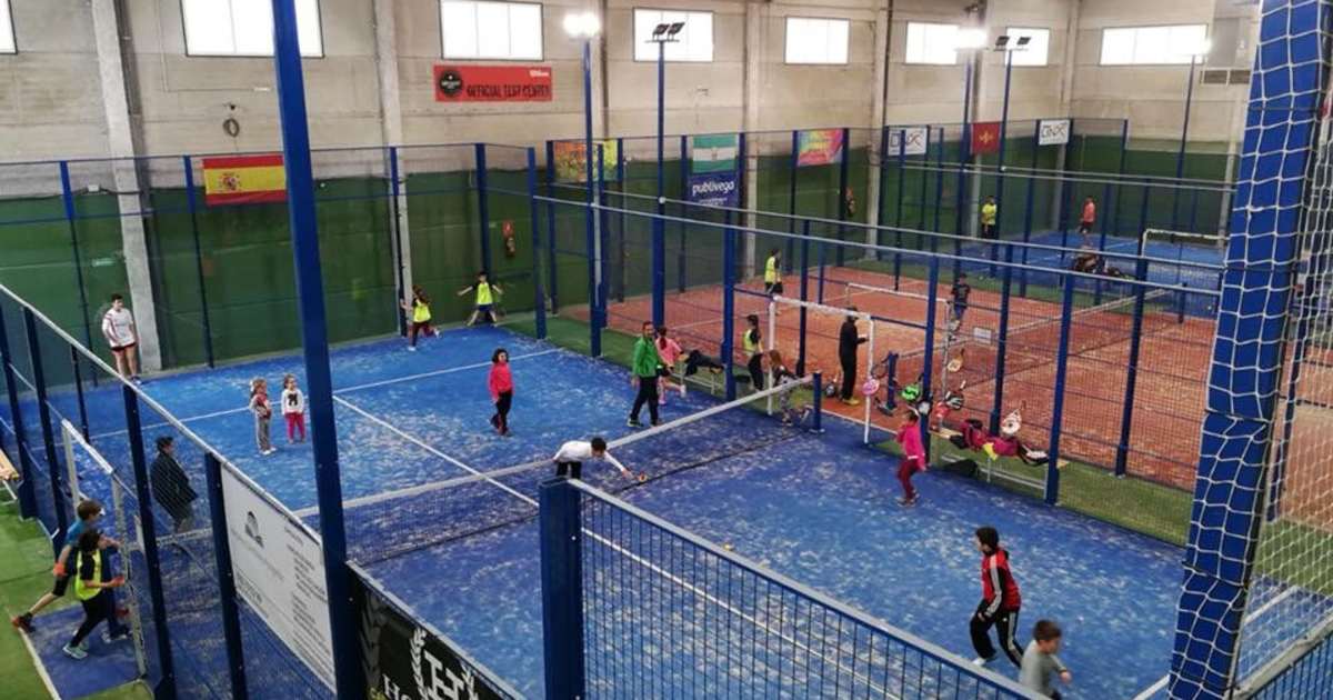 Cancha de pádel en Santanas Padel & Fitness Indoor Club, San José de la Rinconada