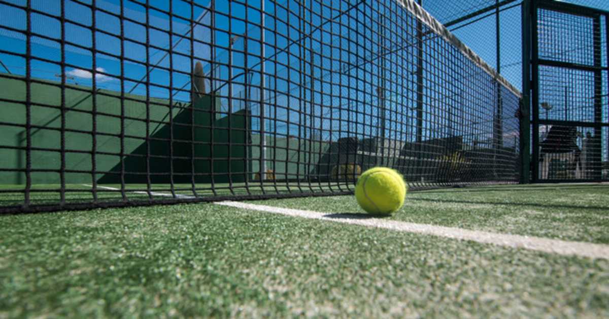 Cancha de pádel en Gorbeia Pádel&spa, Etxabarri-Ibiña