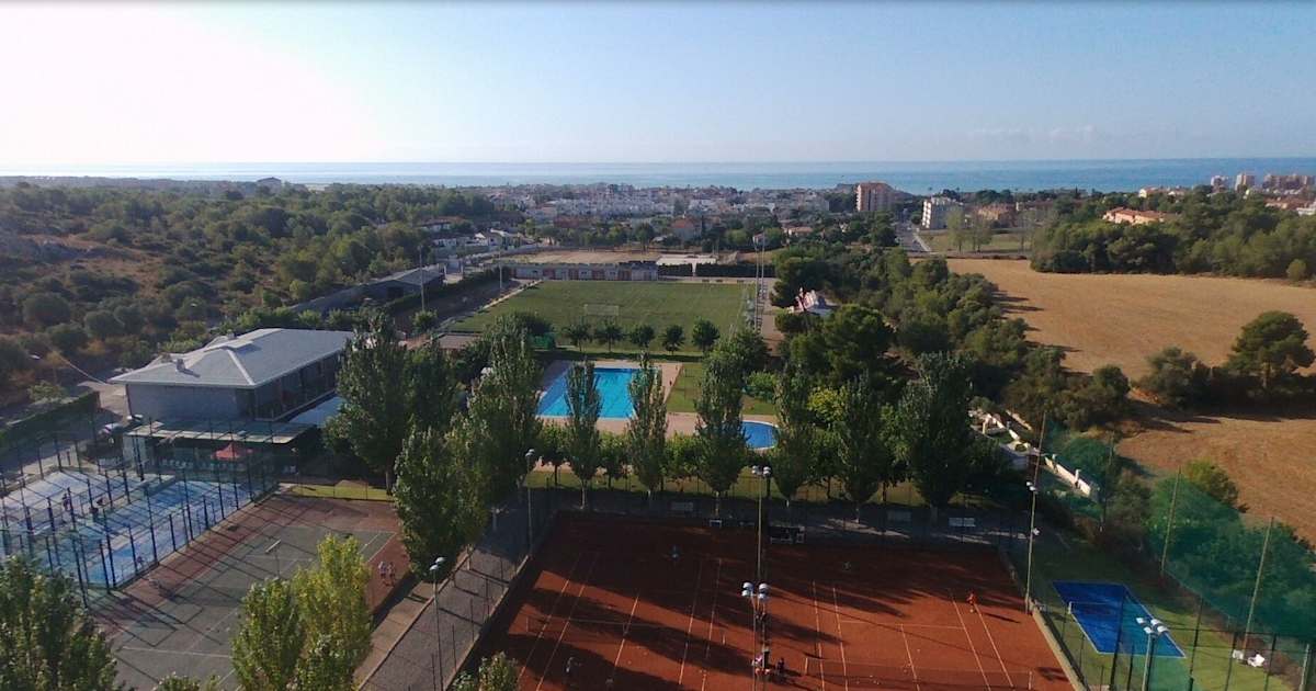 Cancha de pádel en Club Sports Tennis & Padel Cunit, Cunit