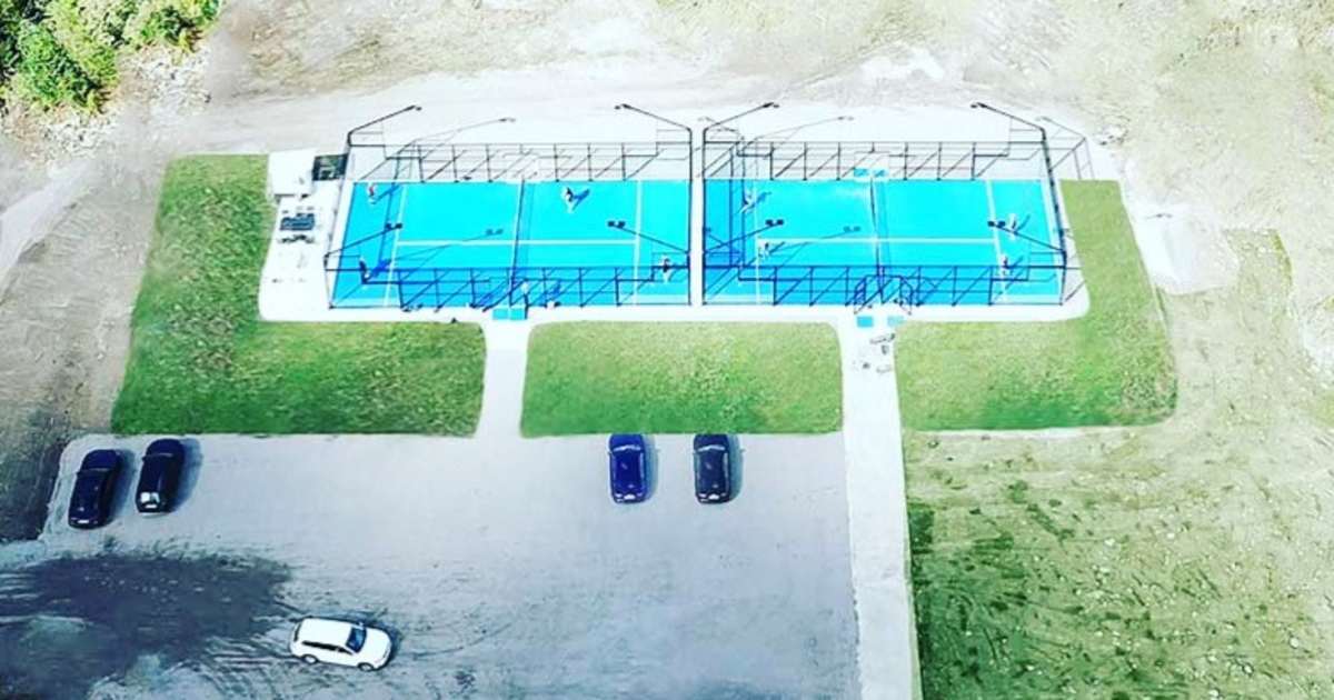 Cancha de pádel en Färjestadens padel, Färjestaden