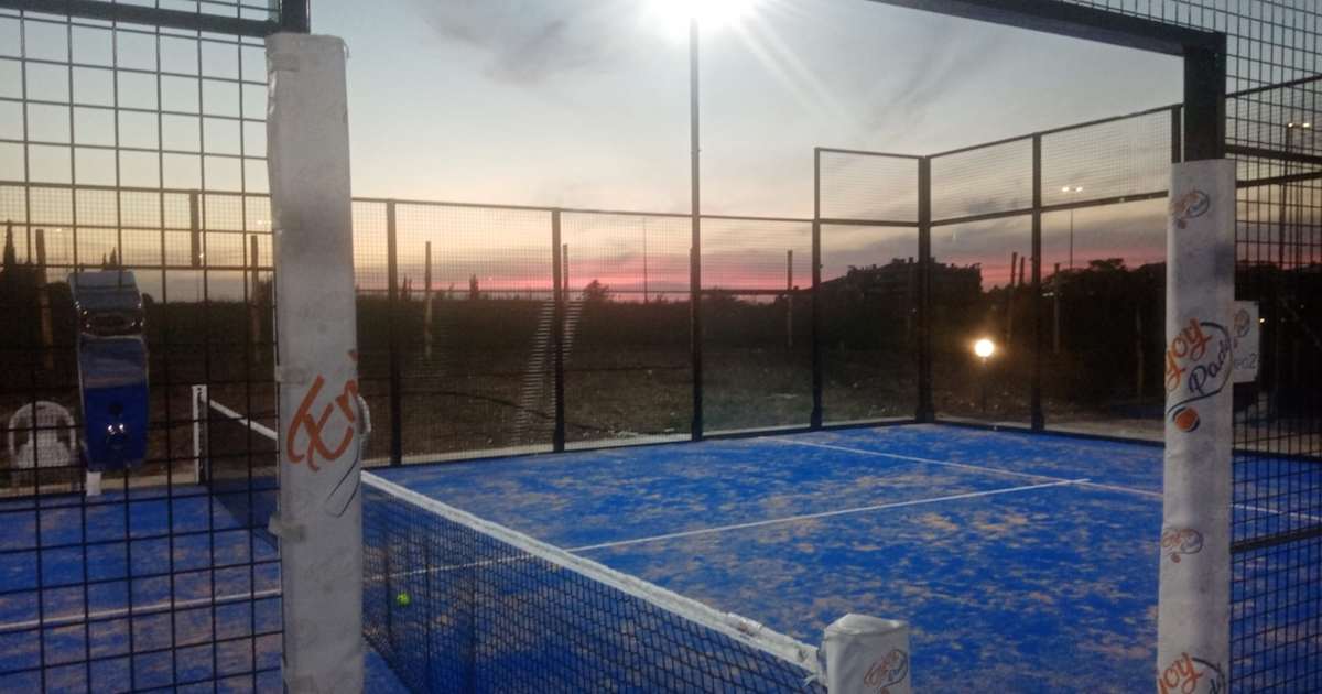 Cancha de pádel en Enjoy Padel A.S.D., Roma