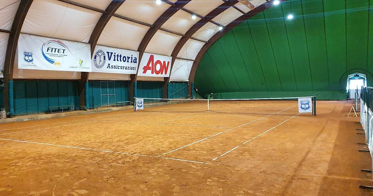 Padel court at Centro Sportivo Bonacossa, Milano