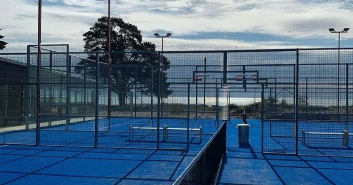 Cancha de pádel en Padel On The Beach Åhus, Åhus