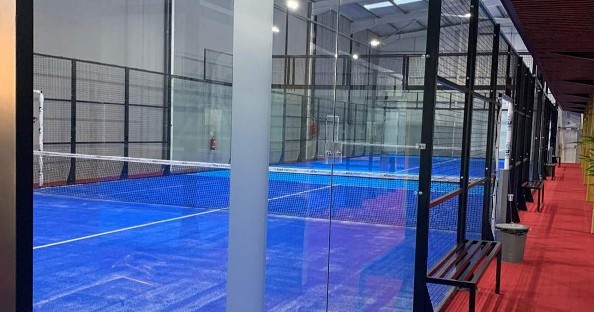 Cancha de pádel en FOURLUX PADEL CENTER - Sobrosa, Paredes