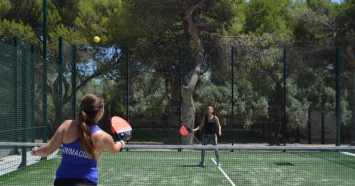 Cancha de pádel en HOLACAMP SITGES GARROFER, Sitges