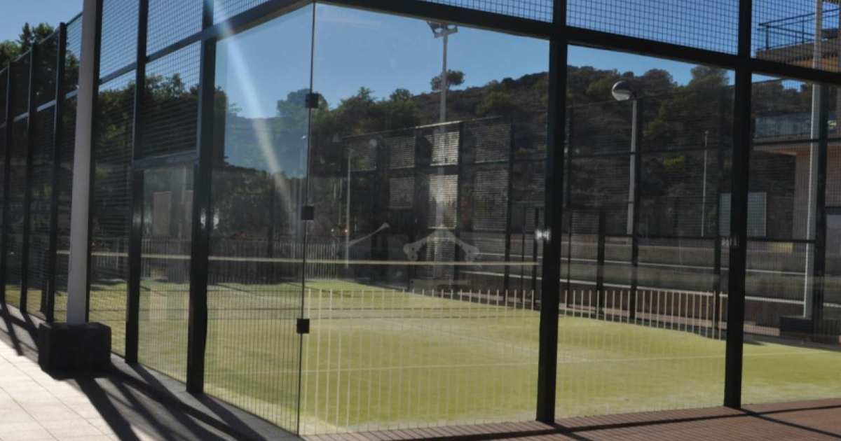 Cancha de pádel en Padel Blaumar, Villajoyosa