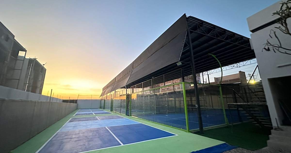 Padel court at SMASH X Padel & Pickleball, León