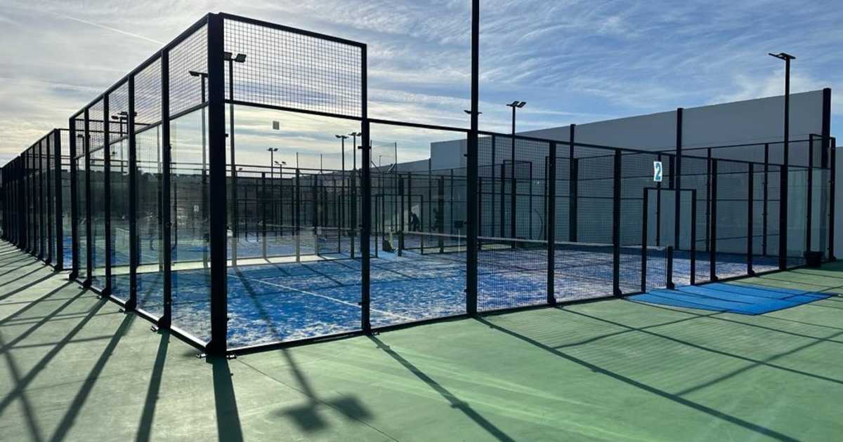 Cancha de pádel en Palomares Pádel Club, Palomares del Río