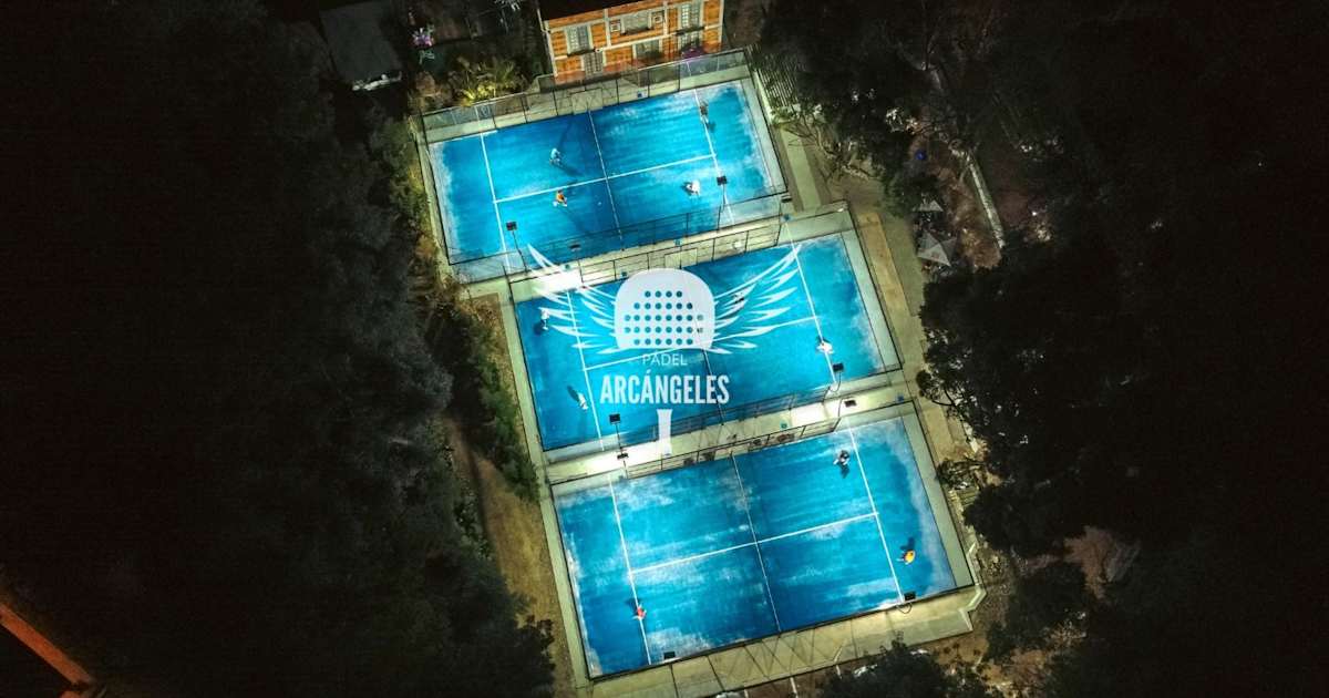 Padel court at Pádel Arcángeles, Morelia
