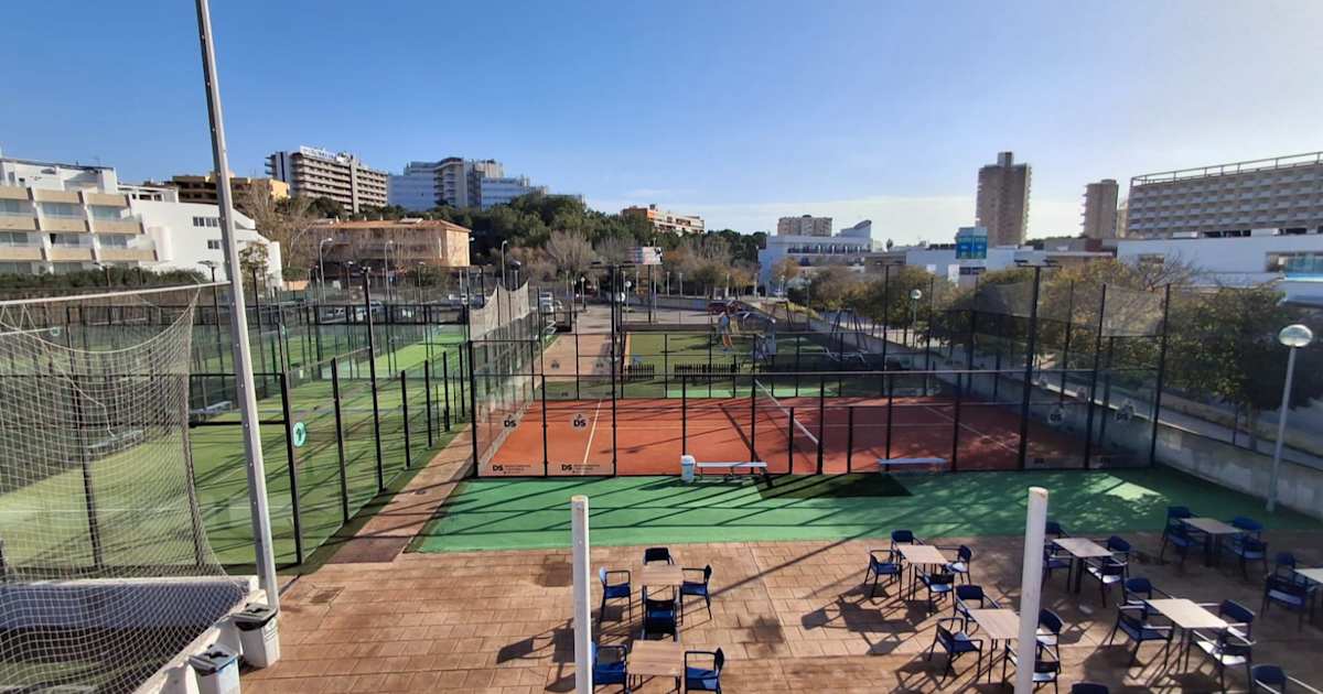 Cancha de pádel en Magaluf Sport Club, Palma