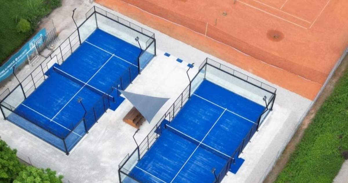 Cancha de pádel en TC Blau-weiß Neufahrn, Neufahrn bei Freising
