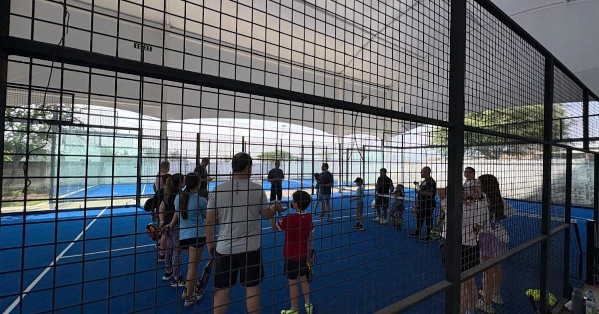 Cancha de pádel en Amber Padel Club Santa Anita, Bosques Santa Anita