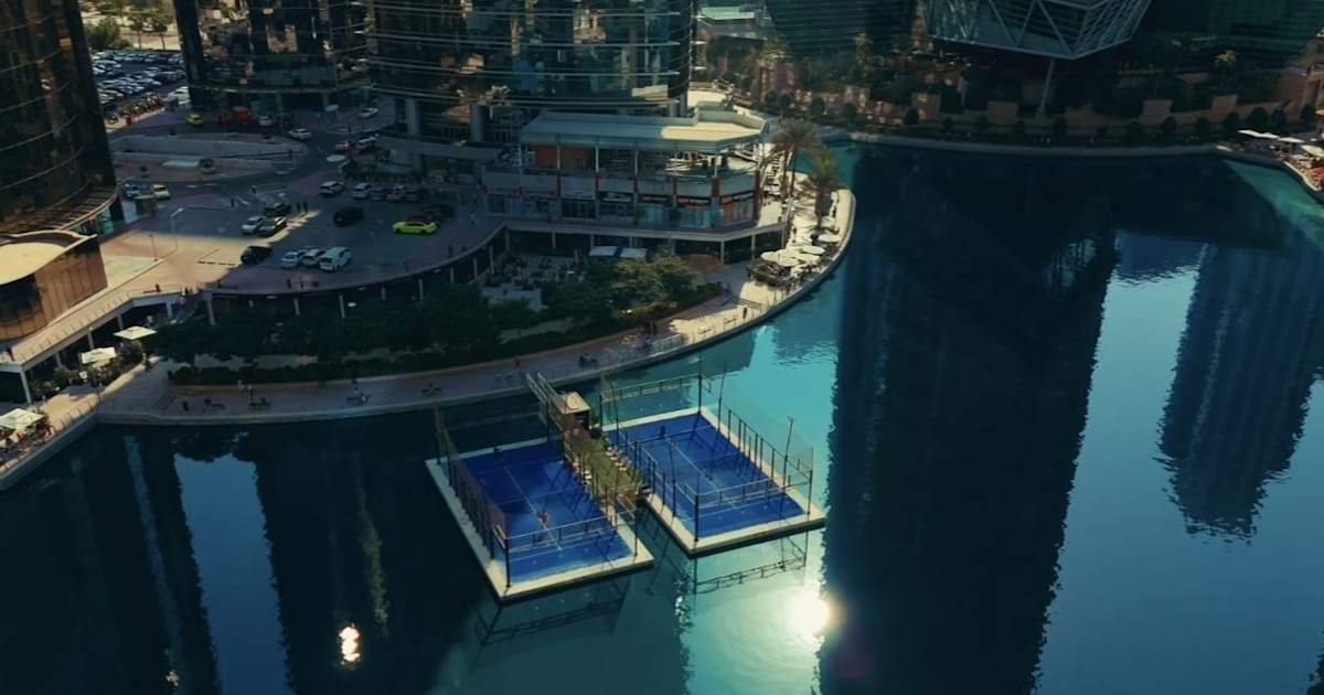 Padel court at Padel Islands Floating Club Dubai, Dubái