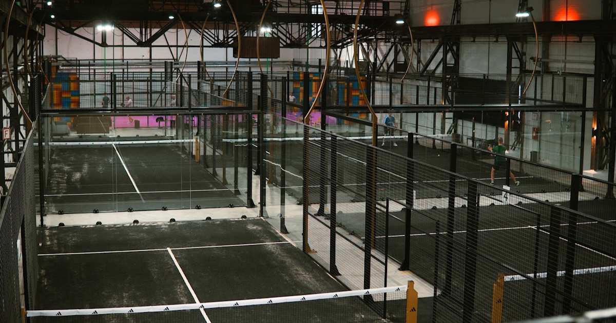 Cancha de pádel en The Cube Padel, Köln