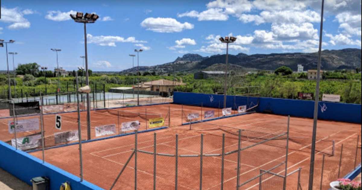 Cancha de pádel en Club Tennis Pego, Pego