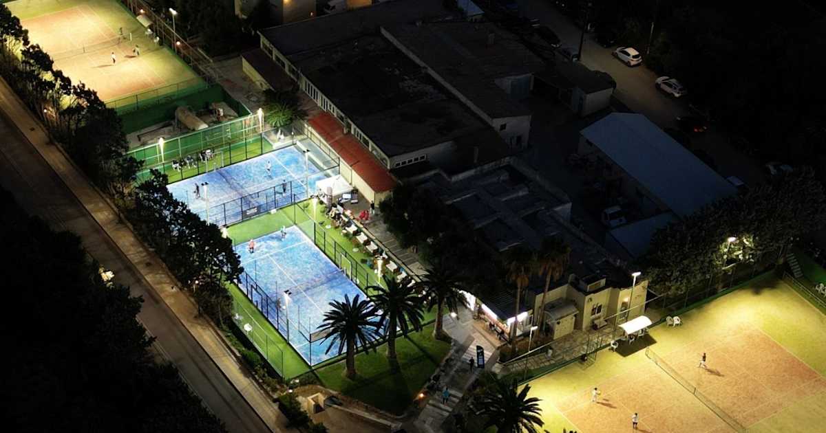 Cancha de pádel en Baseline Sports Tennis & Padel Club, Ρέθυμνο