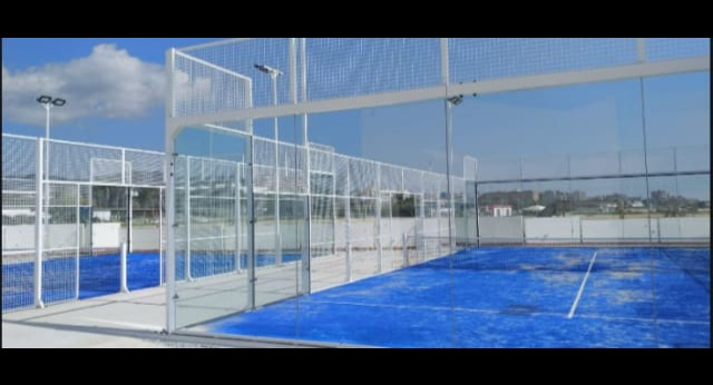 Club Nautic Premia padel courts