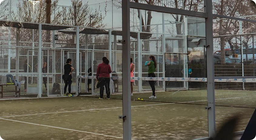 Club Delfos padel courts