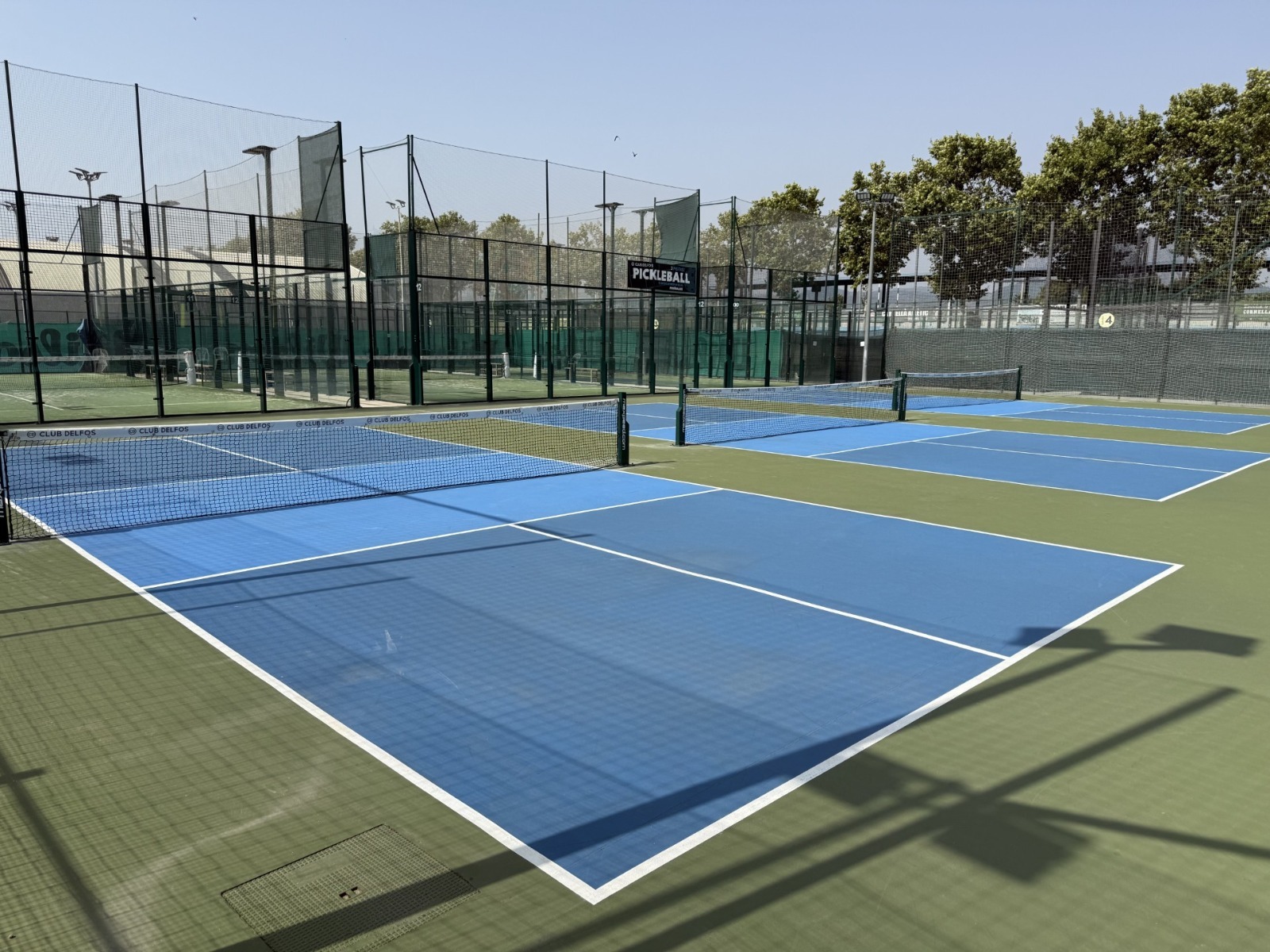 Club Delfos padel courts