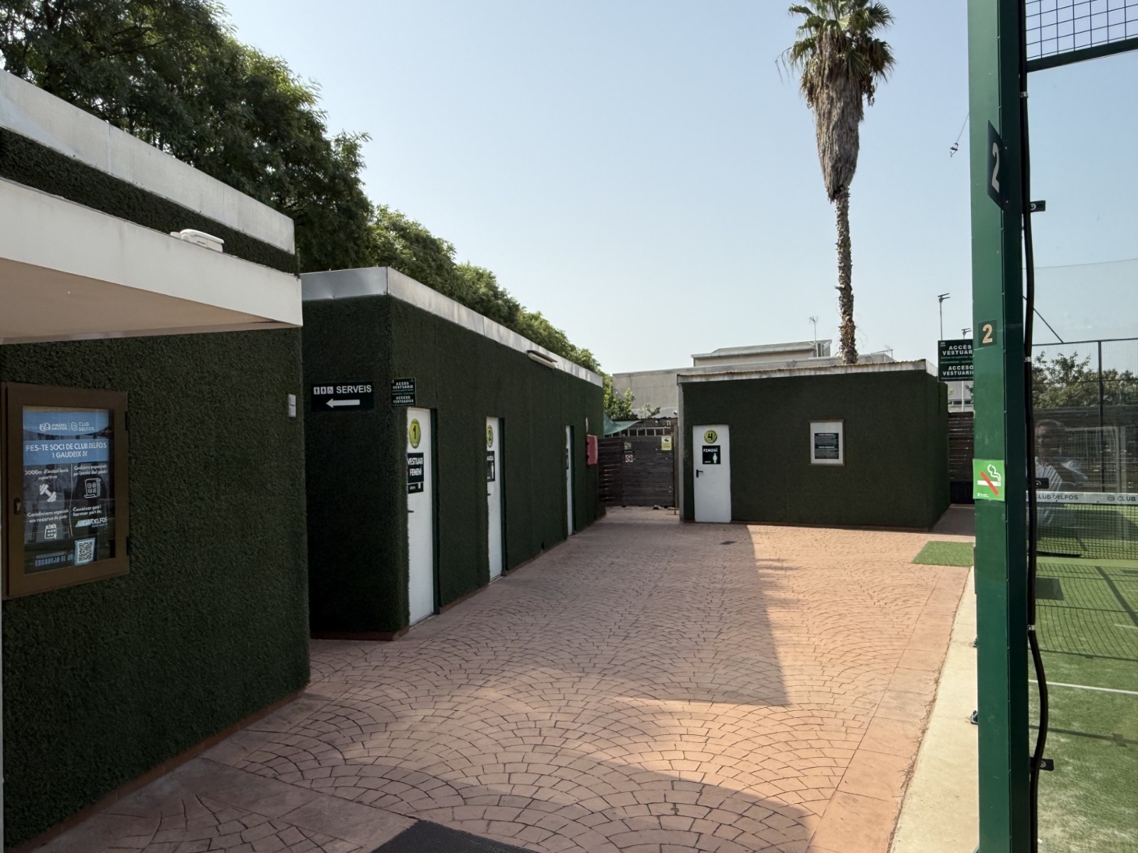 Club Delfos padel courts