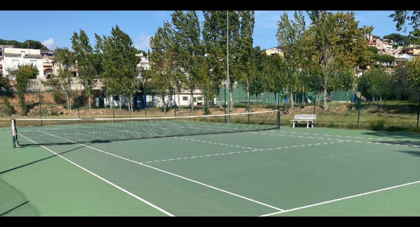 Can Lladó padel courts