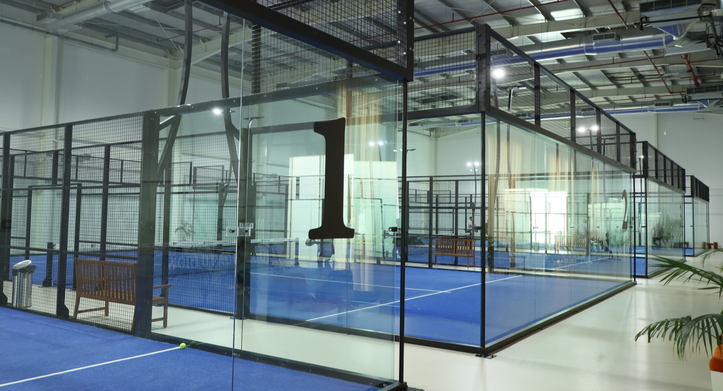 Paus Club padel courts