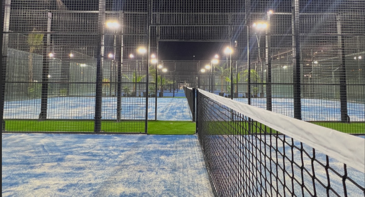 90 Minutes - Padel & Football padel courts