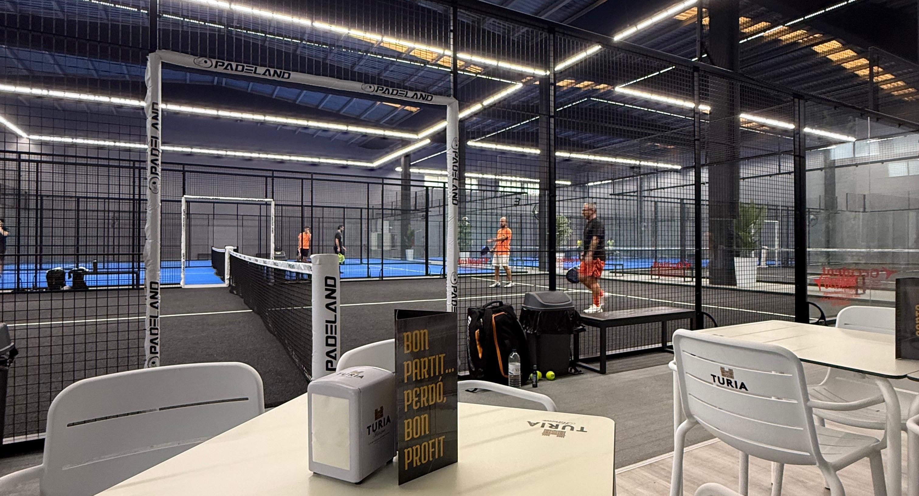 PADELAND Indoor Papiol padel courts