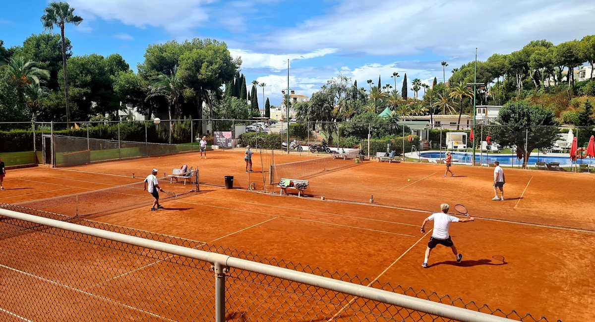 Miraflores Tennis Club — photo 1 of 2