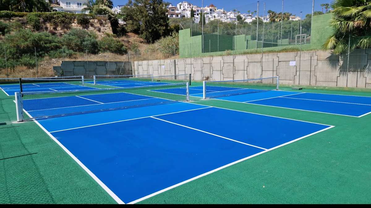 Los Arqueros Racquet Club — photo 1 of 1